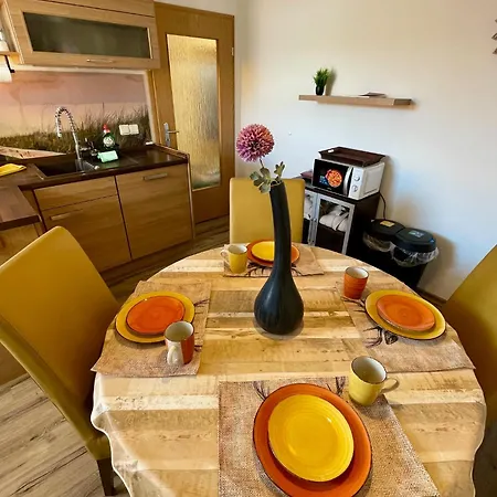 Апартаменты Miri Mit Infrarotsauna Netflix Wlan Parkplatz Лёсниц